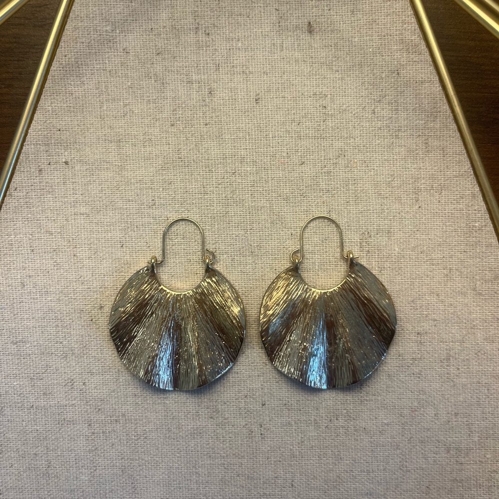✨ Gold-Toned Boho Style Dangle Earrings - Picture 4 of 6